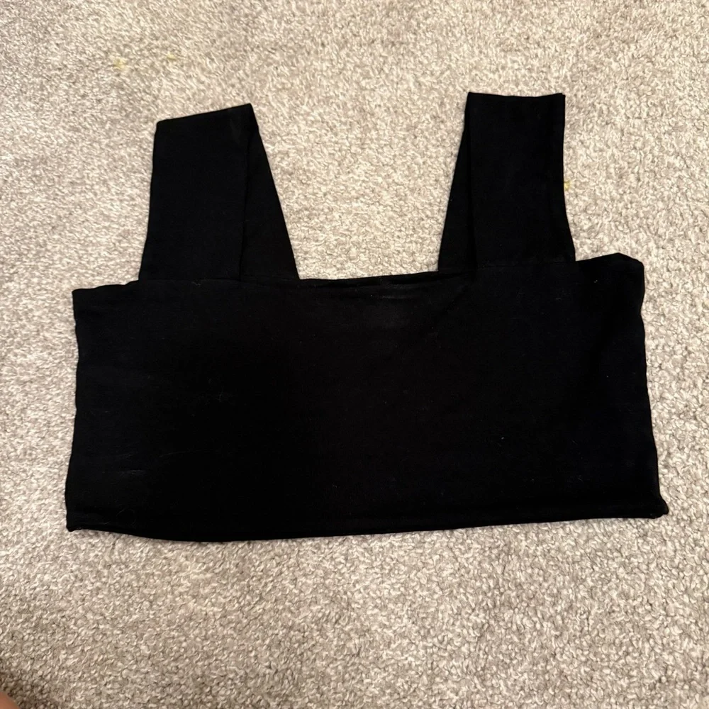 FARM Rio Black Crop Top - Picture 1 of 1